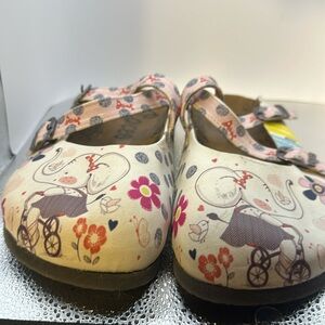 New without tags CALCEO. They are adorable. Size 11.